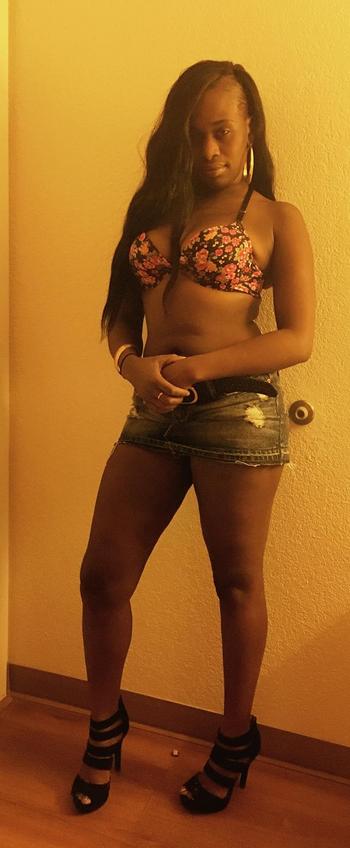 , 21  female escort, Visalia