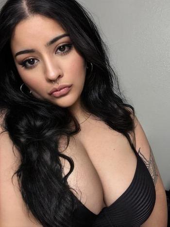 Zara, 22  female escort, Visalia