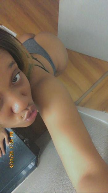 Honeybee, 26  female escort, Visalia