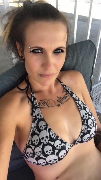 michel, 28  female escort, Visalia