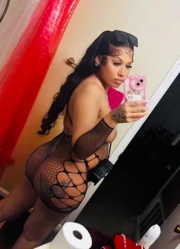 Pretty, 25  female escort, Visalia