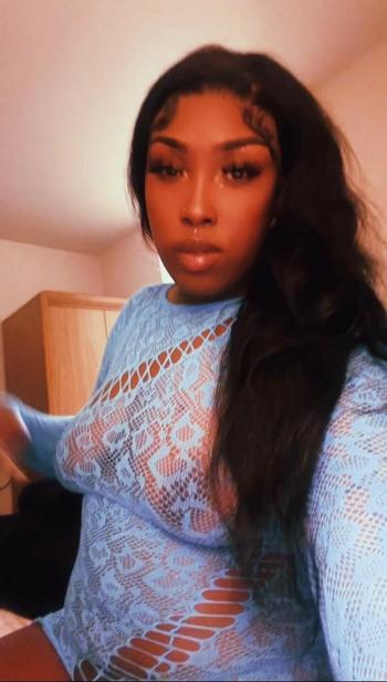 Chyy, 23  female escort, Visalia