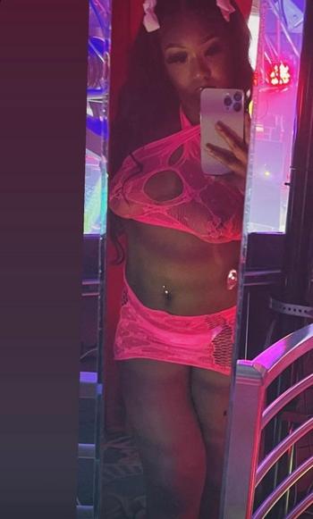 Asia, 22  female escort, Visalia