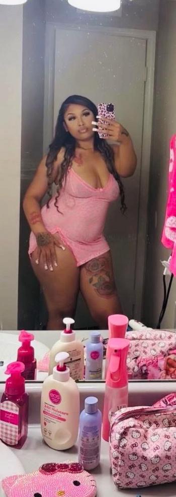 Mia, 25  female escort, Visalia